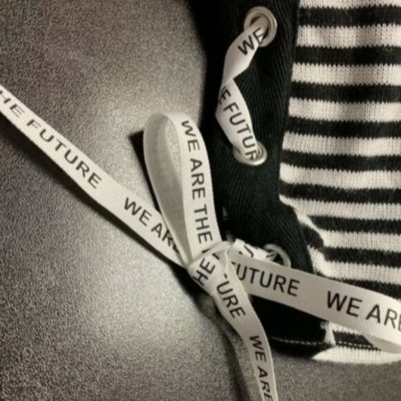 Divided H&M Cropped Lightweight Sweater S Knit Top B&W Pullover Mall Goth Stripe - Picture 6 of 7